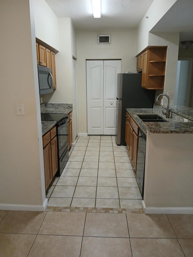 Foto del edificio - 9833 Baywinds Blvd