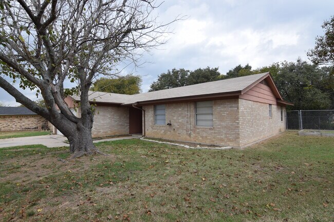 Foto del edificio - 107 Myra Lou Ave