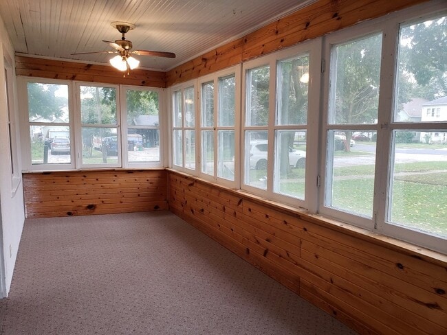 Building Photo - Pet Friendly 2BR House on Beloit's West Side