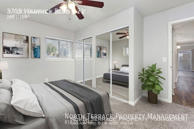 Building Photo - Updated 2BR in Hyde Park with W/D and Balcony