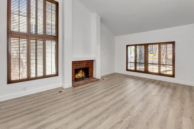 Building Photo - 24946 Ravenswood