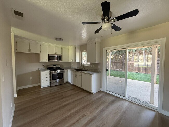 Foto del edificio - Comfort & Convenience in Patterson