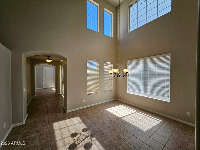 Building Photo - 2065 E Hulet Dr