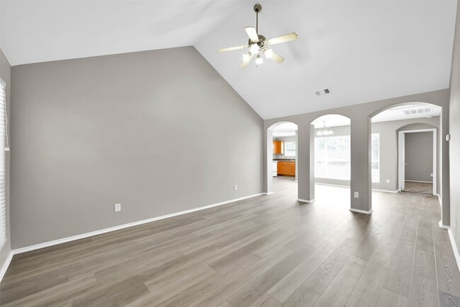 Building Photo - 2214 Shady Tree Ln