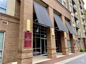 Building Photo - 711 Cosmopolitan Dr NE