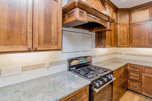 Building Photo - 315 Deer Run