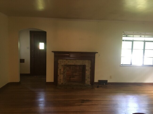 Building Photo - 4004 N High St