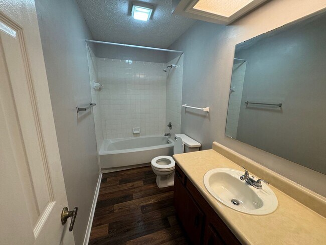 Building Photo - Pike Twp - 3 BR condo