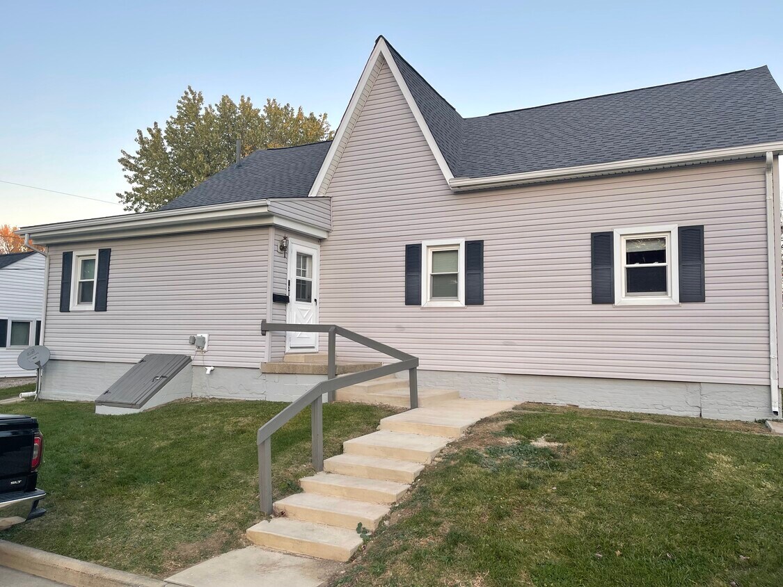 Foto principal - 736 W Charles St
