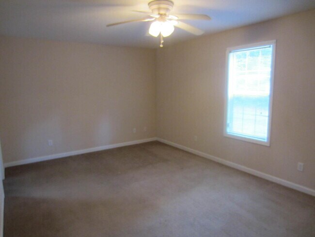 Building Photo - 3 Bedroom / 3 Bath House