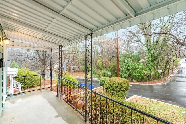 Building Photo - Downtown Durham-  2 Bedroom/ 1 Bath