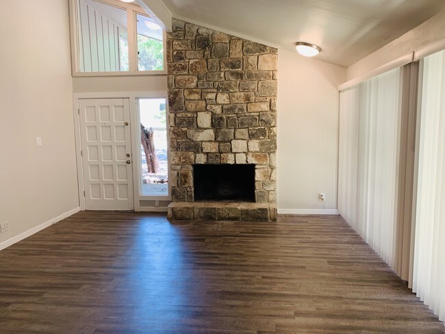 Building Photo - 9 Redbud Trail