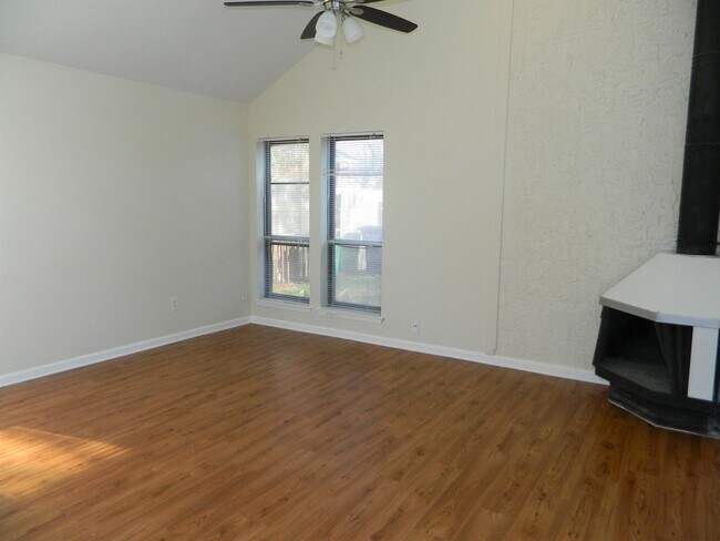 Foto del edificio - Rooney Properties3 (8607 Fathom Cir)