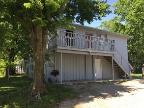 Building Photo - 304 E Park St