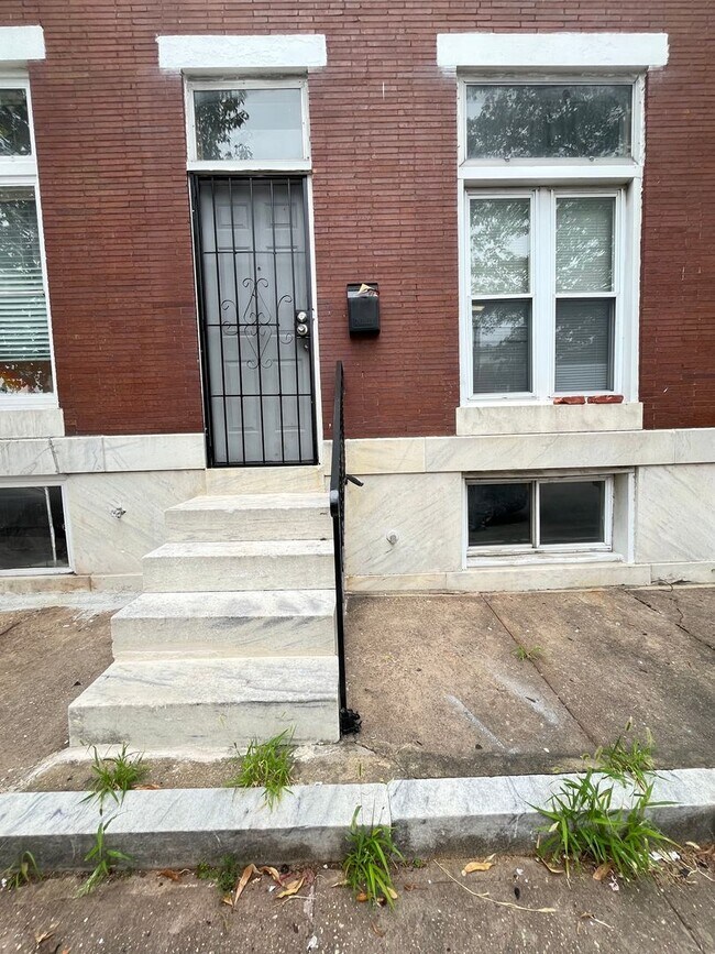 Building Photo - Beautiful 3 Bedroom 1 Bathroom East Baltimore Town Home