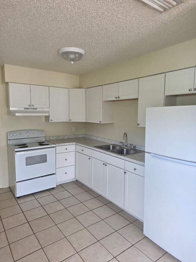 Building Photo - 3/2 DUPLEX