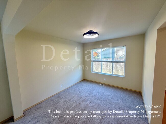 Foto del edificio - Large 3+ Bedroom Home in Port Orchard w/New Carpet & Paint