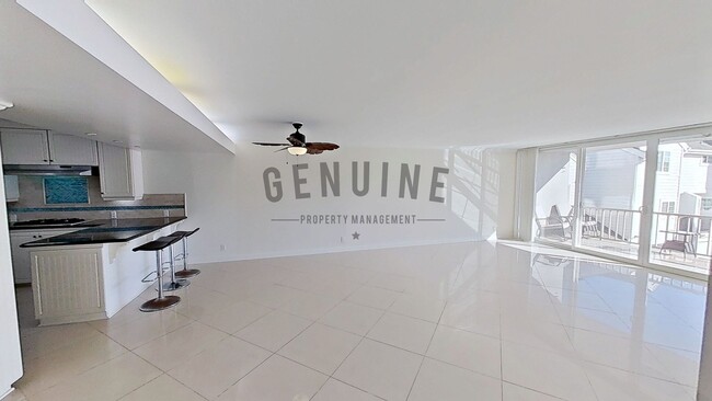 Building Photo - 2Bd 2Ba Spacious Newport Bay Front Condo