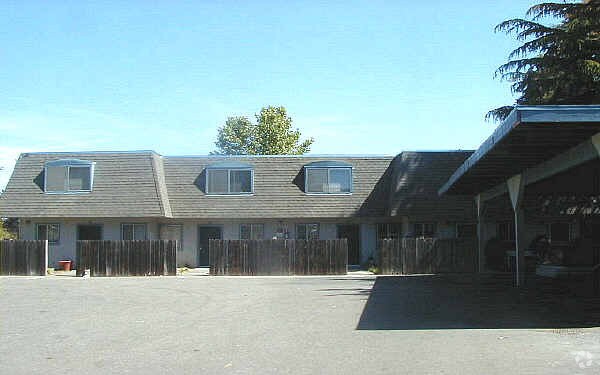 Foto del edificio - 8734 Lund Hill Ln