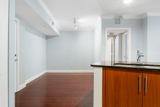 Building Photo - 600 S Dixie Hwy