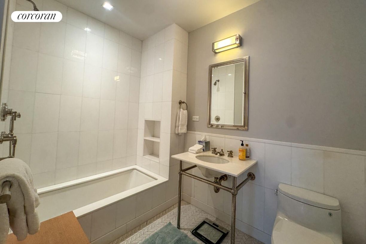 Foto del edificio - 40 E 72nd St