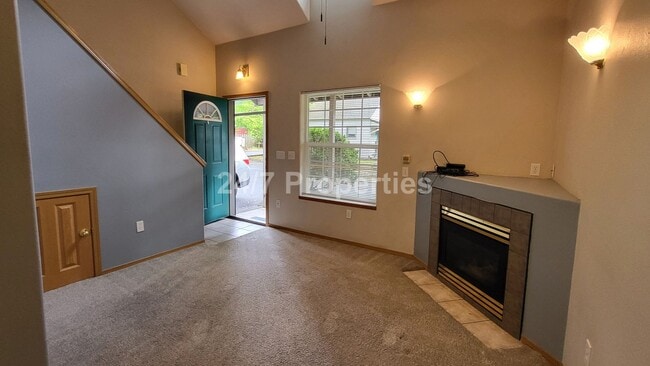Building Photo - Charming 1 BD | 1.5 BA Townhome - SE Division