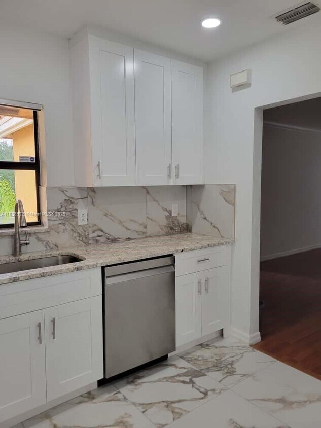 Foto principal - 3883 Coral Tree Cir