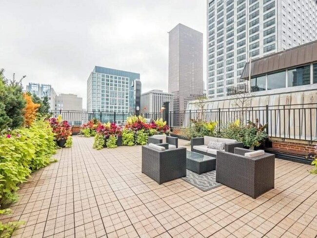 Foto del edificio - 215 E Chestnut St