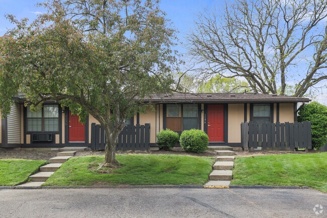 Building Photo - Pinewood Apartments