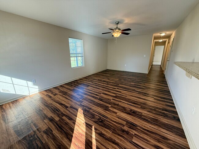 Sala de estar - 640 Whitson Chapel Rd