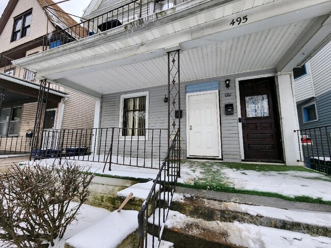 Building Photo - 495 Woodlawn Ave