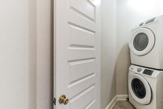 Building Photo - 615 29th St