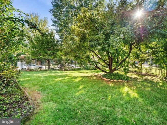 Building Photo - Elegant 4Bd/4Bth Brick Colonial