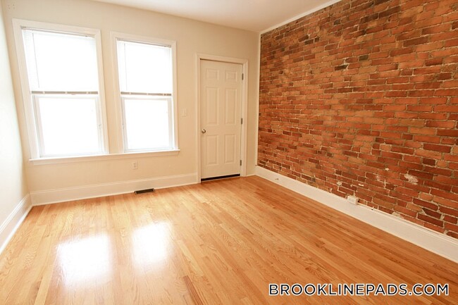 Building Photo - 25 Aspinwall Ave