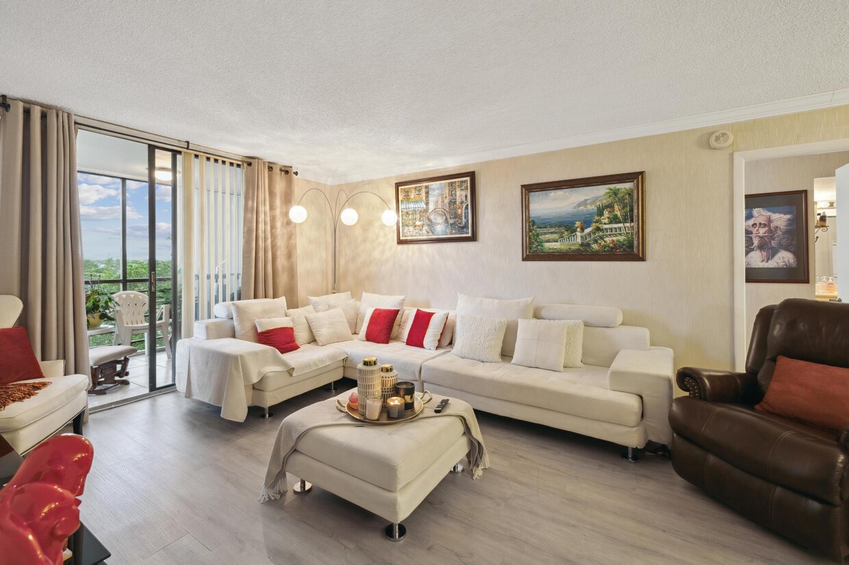 Foto principal - 1100 St Charles Pl