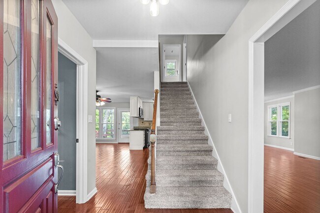 Building Photo - Pet Friendly Three Bedroom!
