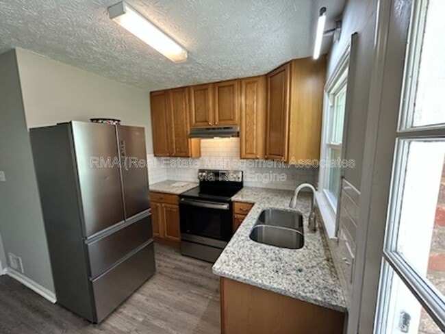 Building Photo - 254 N McDonough Rd