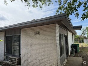 Building Photo - 604 Morningview Dr