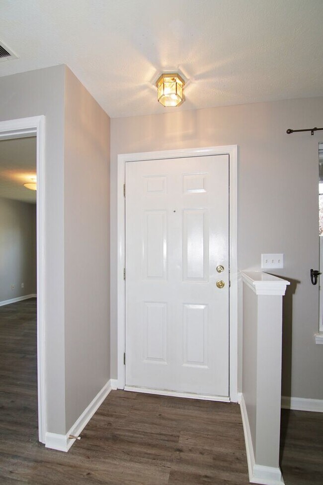 Foto del edificio - Introducing an Exceptional Home – Where El...