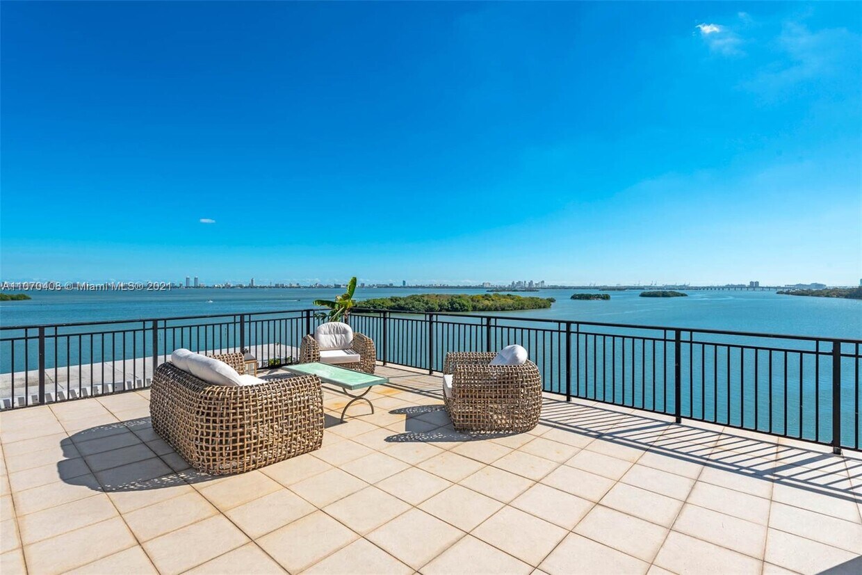 Foto principal - 770 NE 69th St