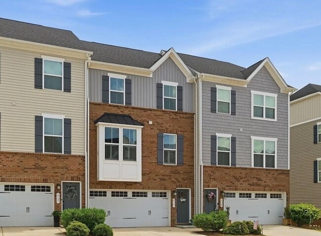 Building Photo - 2527 Grantham Place Dr