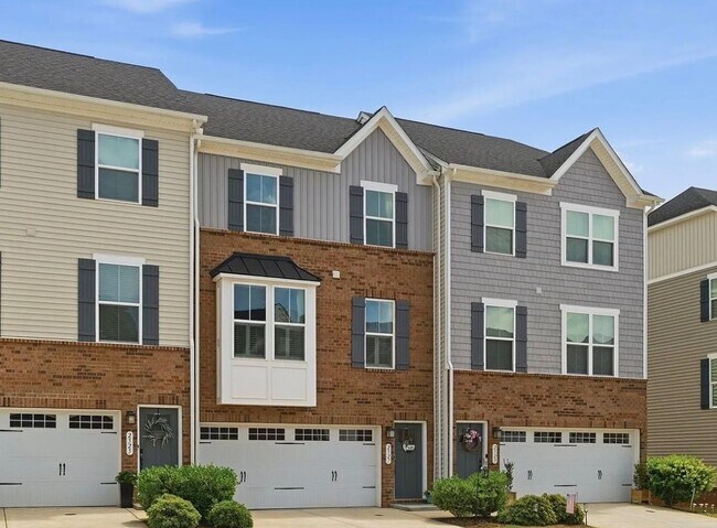 Foto del edificio - 2527 Grantham Place Dr