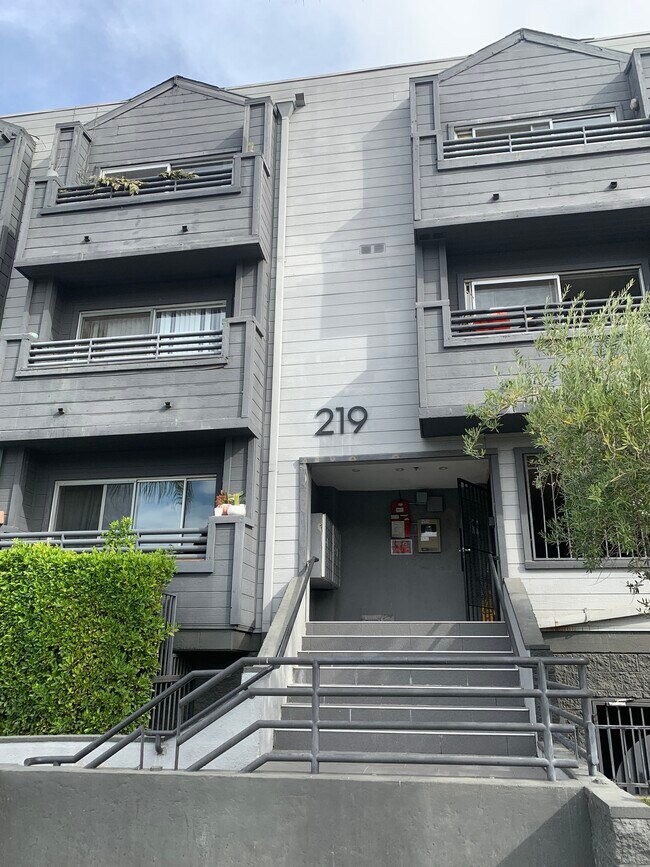 Foto del edificio - 219 N Avenue 51