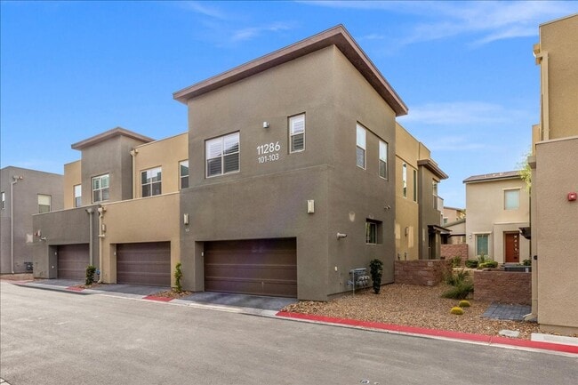Foto del edificio - Luxurious, Modern, Completely Renovated 3 Bedroom Home In the Heart of Summerlin