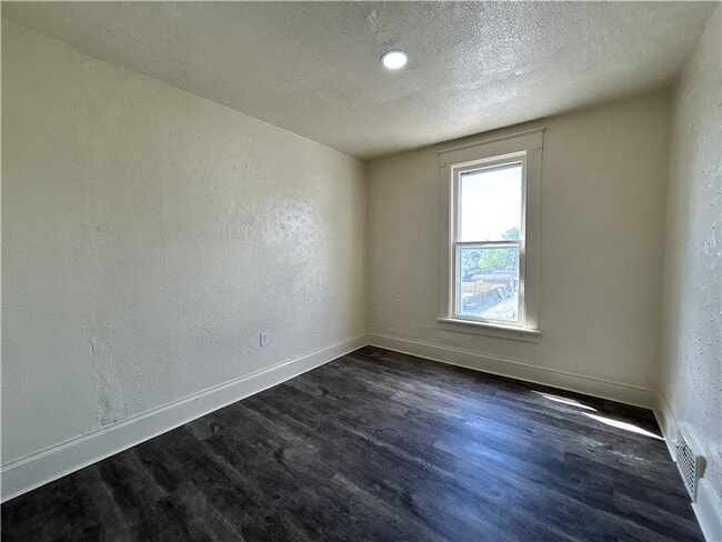 Foto del edificio - 1317 Plum St