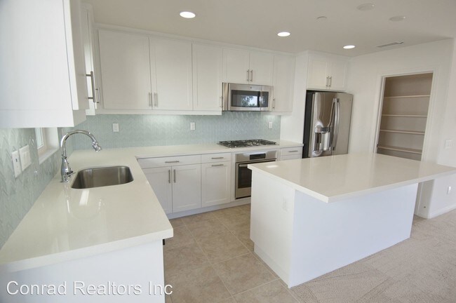 Building Photo - 2733 S El Camino Real