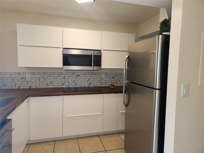 Foto del edificio - 7905 W 30th Ct