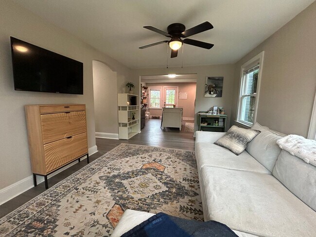 Building Photo - Charming 3 bedroom, 1 bathroom brick home ...
