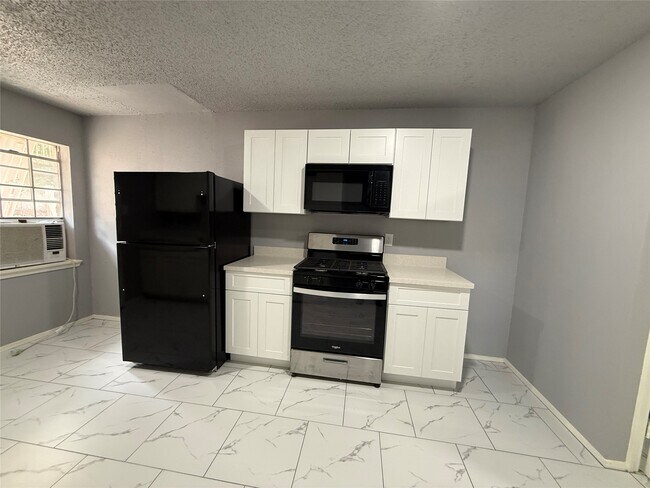 Foto del edificio - 23515 Briarcreek Blvd