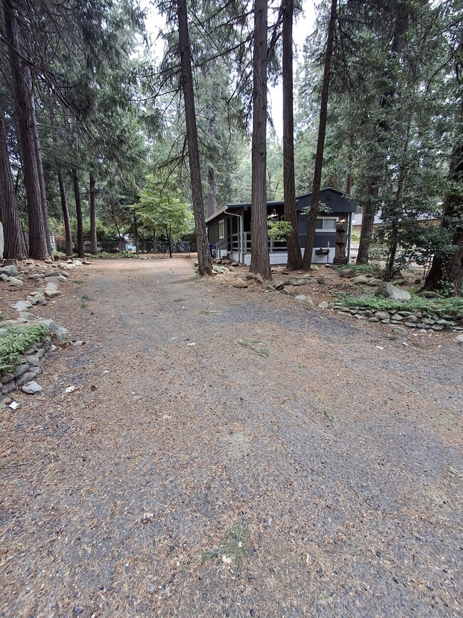 Foto del edificio - 14820 Glenwood Dr
